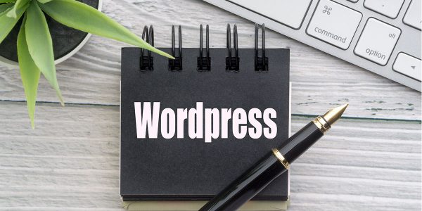 libreta con logo de wordpress